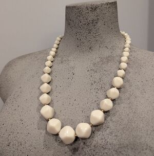 Vintage Avon 1986 Summer Art Necklace. Cream Melamine beads